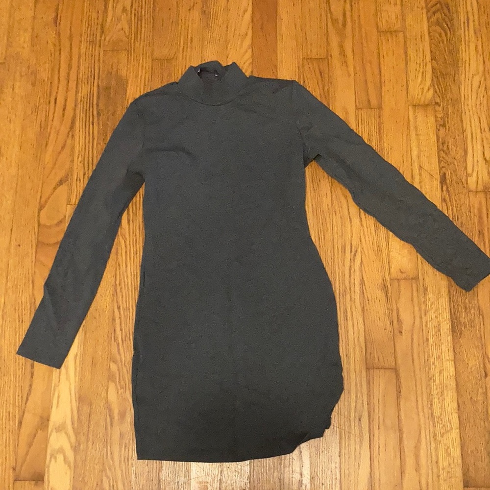 Size medium, gray turtle neck body con SHEIN dress